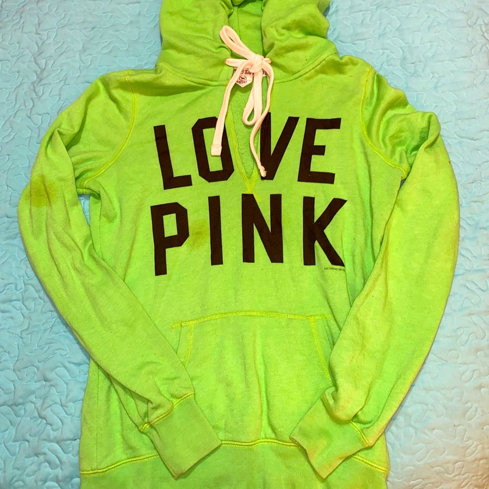PINK VICTORIAS SECRET HOODIE